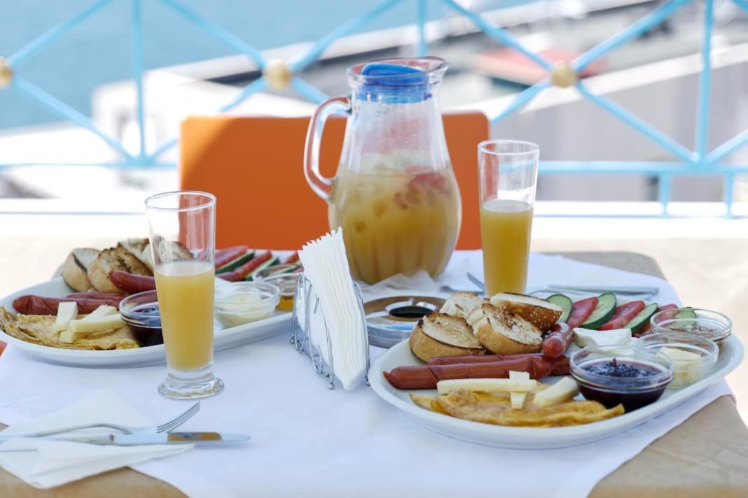 Blue Heaven Hotel Sarande Exterior photo